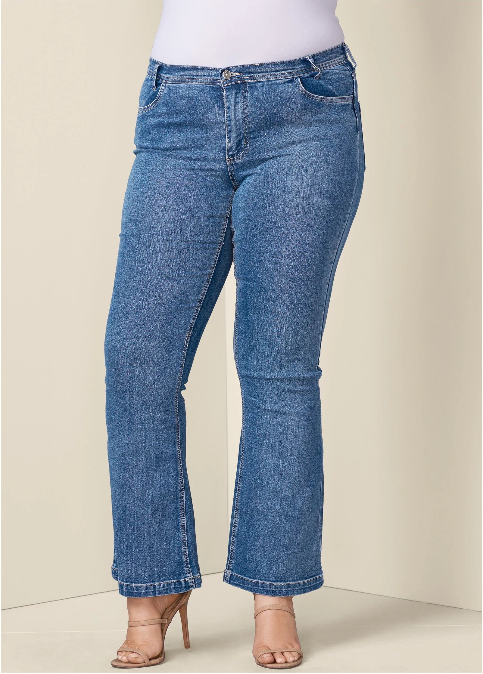 Halle Bootcut Jeans Medium Wash