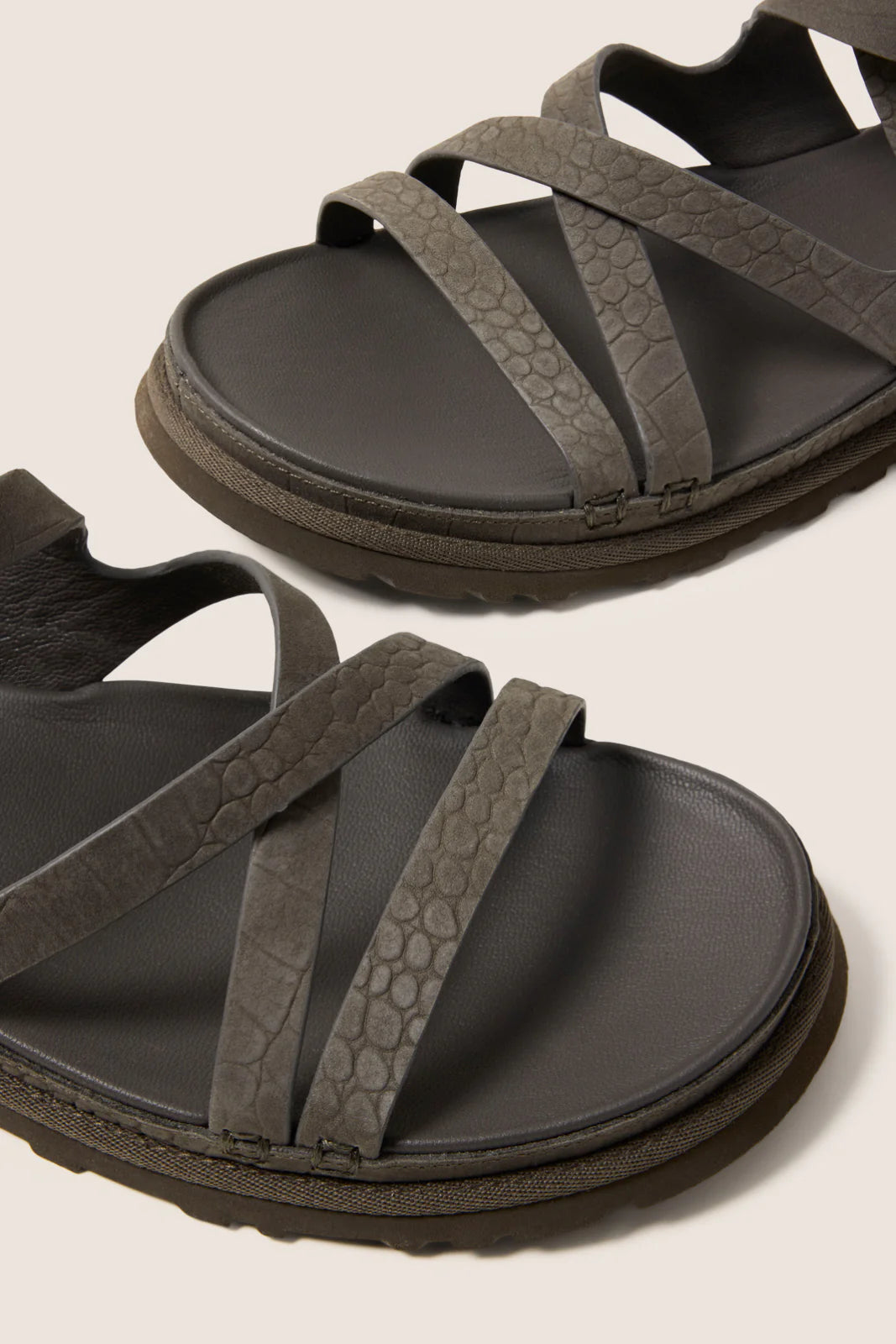 Goldgengaze Embossed Ankle Wrap