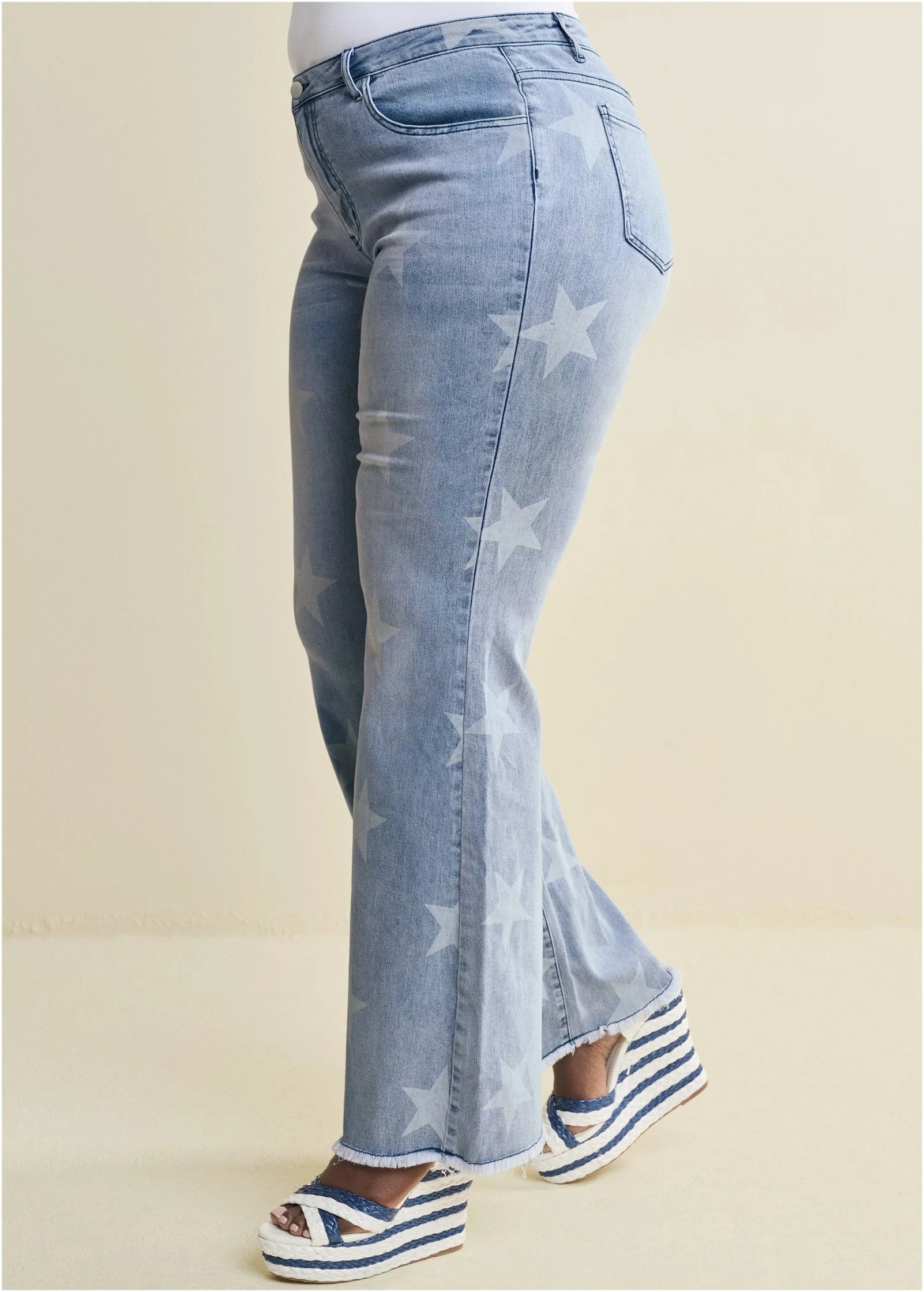 Mid Rise Star Flare Jeans Light Wash
