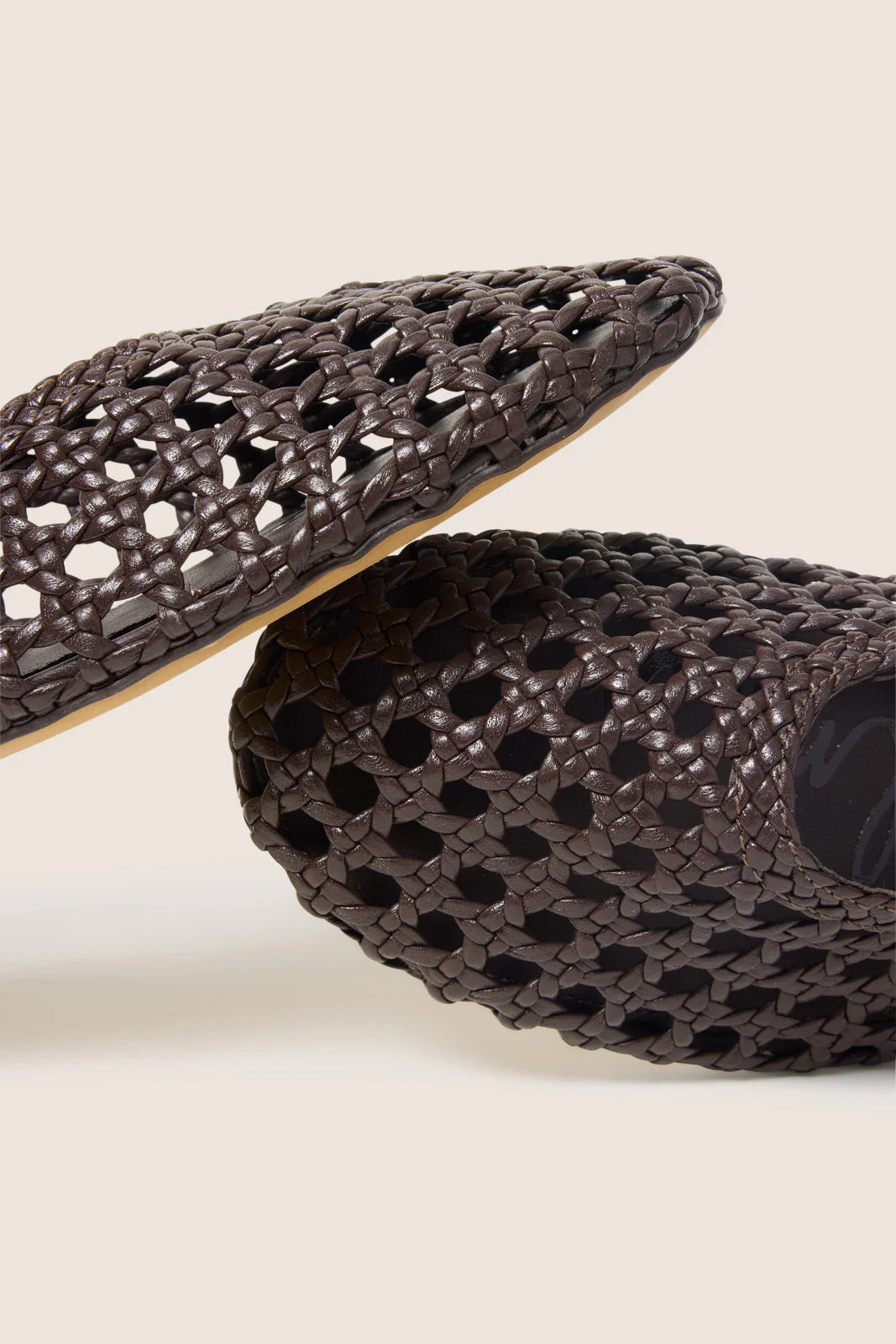 Shira Flat