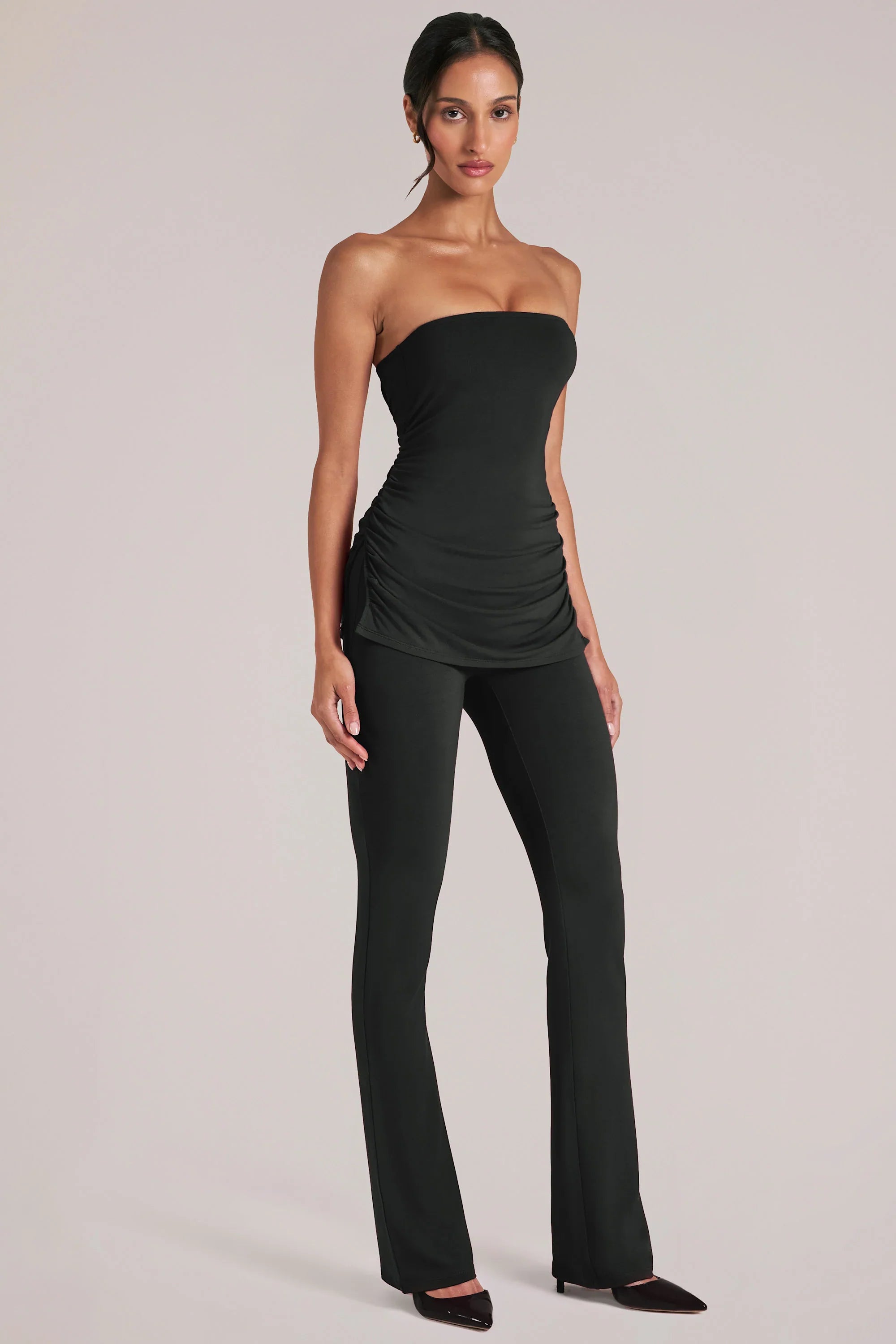 Mid Rise Fitted Trousers in Black