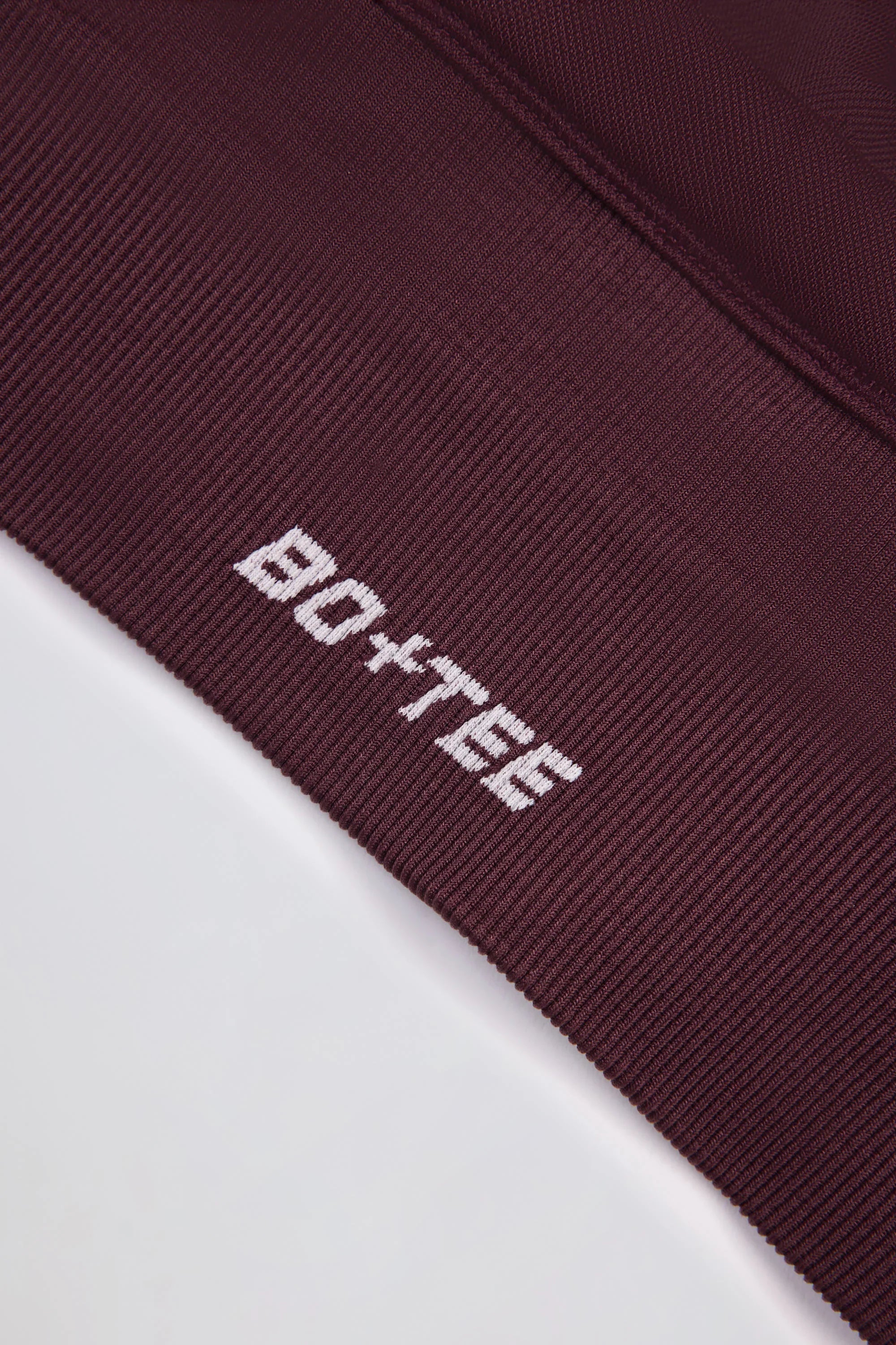 Super Sculpt Seamless Crossback Sports Bra in Burgundy