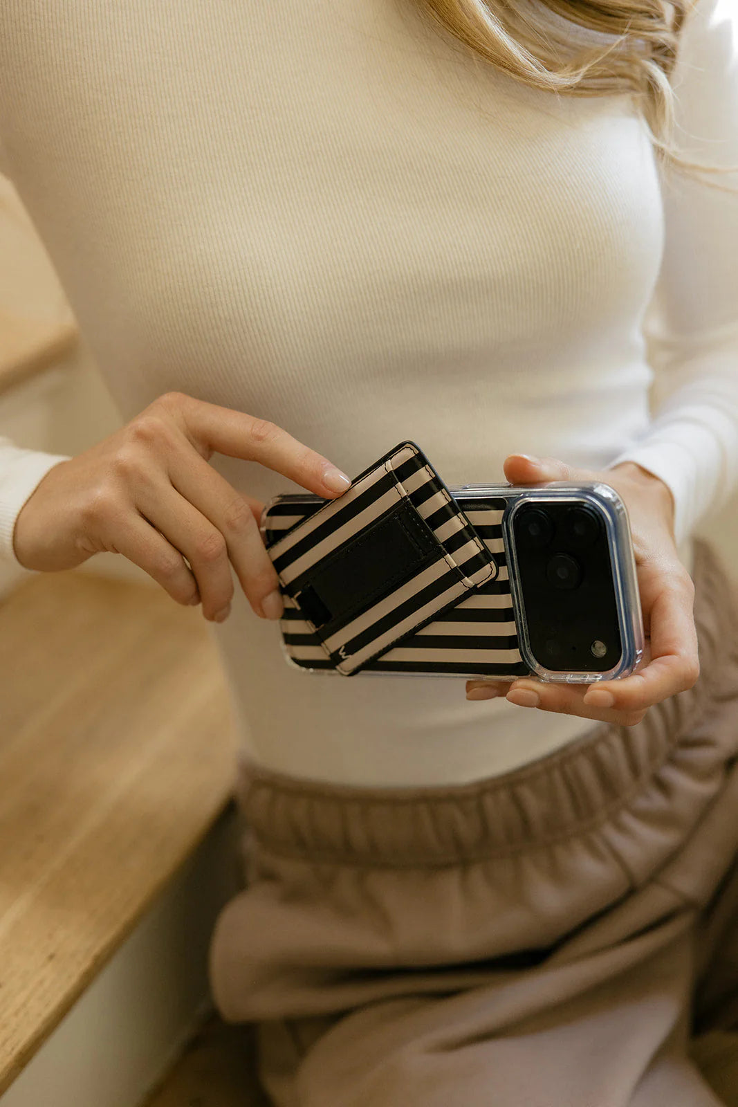 Walli Cases Fine Line Magnetic Case