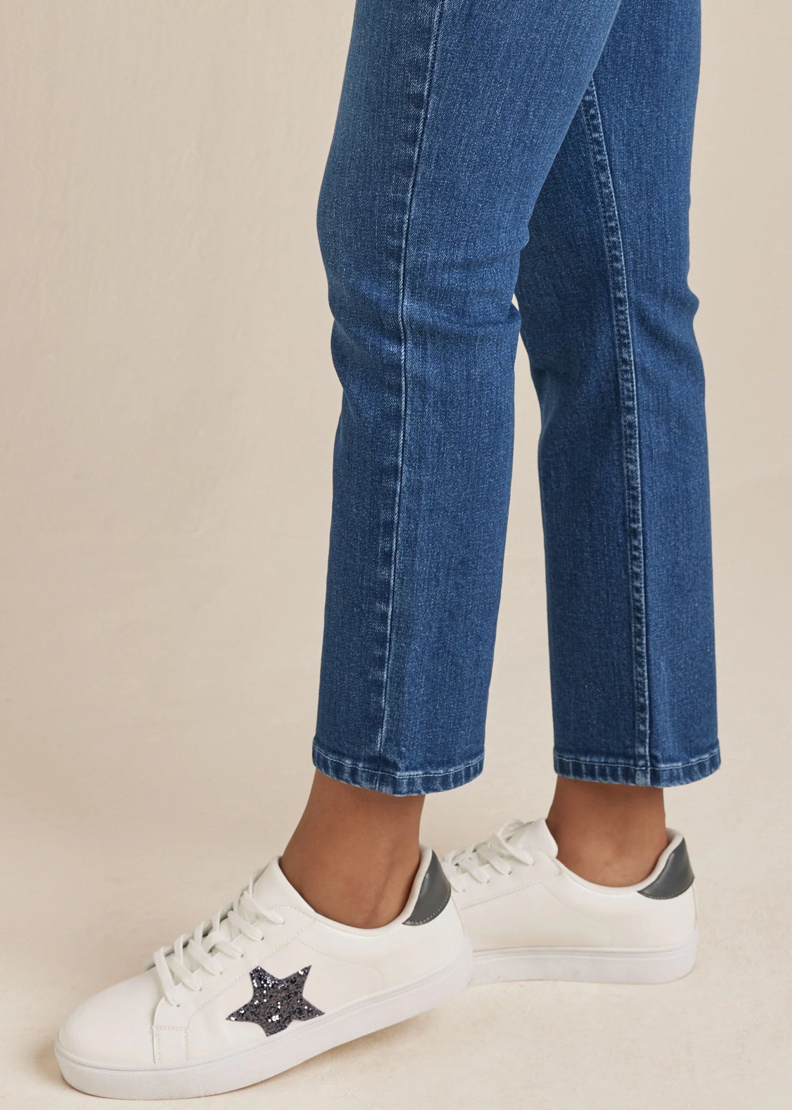 Straight Leg Jeans Medium Wash